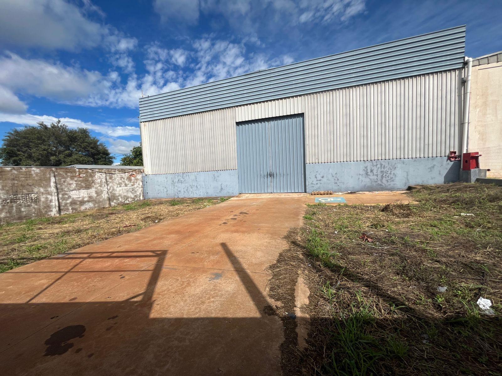 Barracão para alugar por R$ 15.000,00 - Santos Dumont - Cascavel/PR